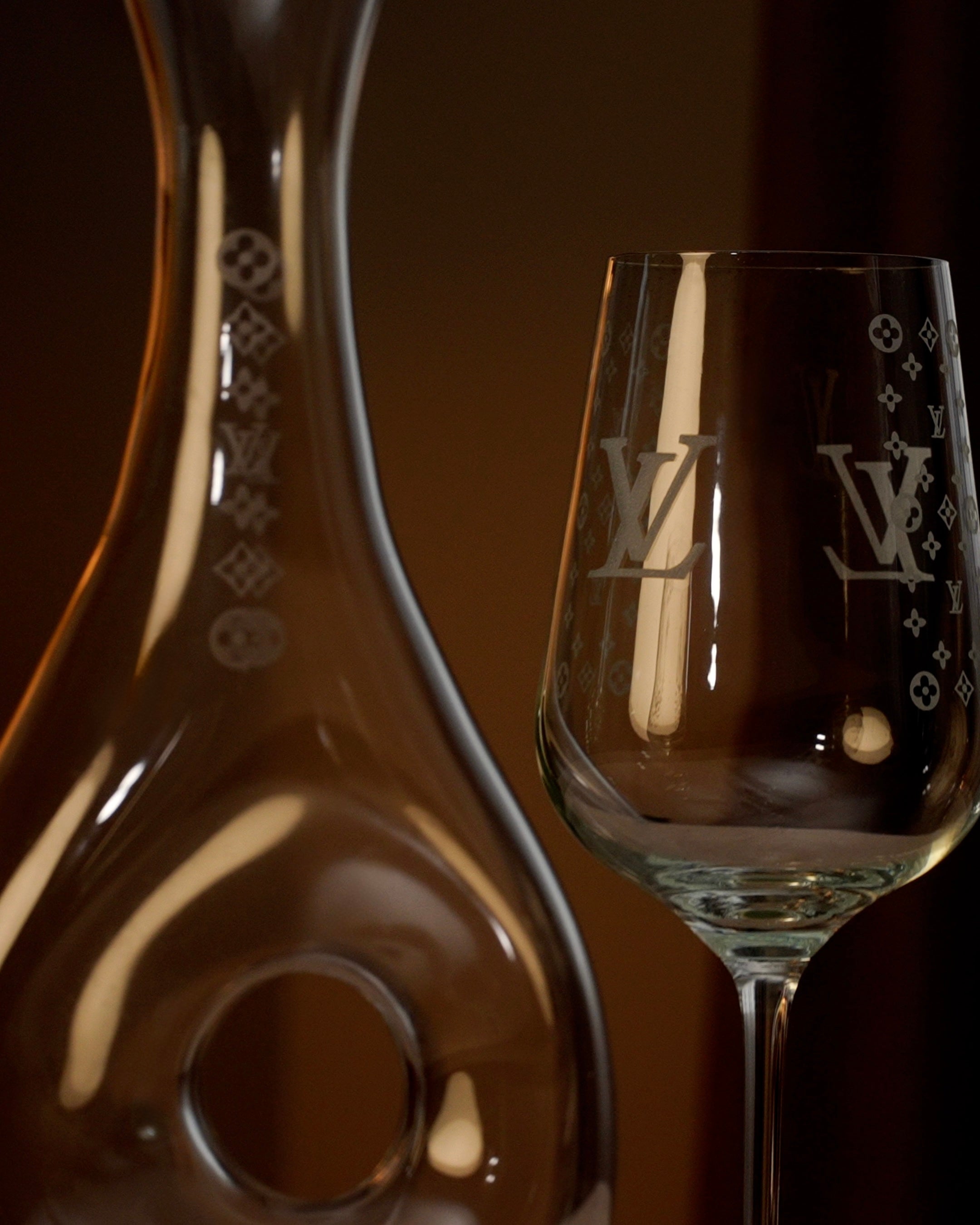 Wine glasses and decantor set