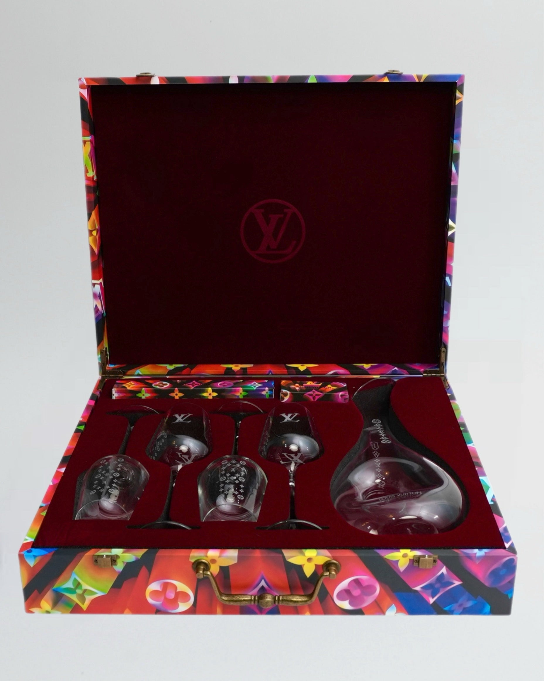 Wine glasses and decantor set